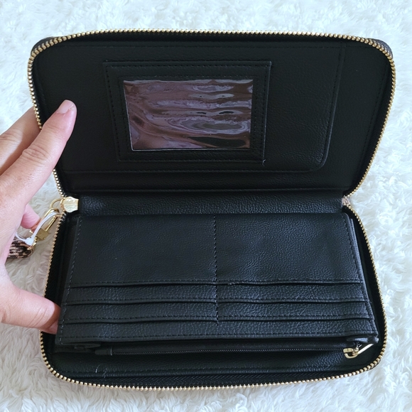 Betsey Johnson Leopard🐆 Wristlet - NWT - Picture 10 of 16